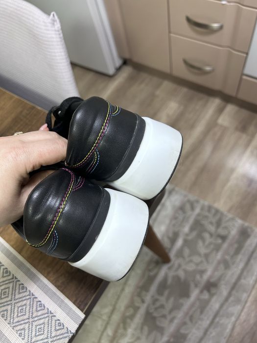 Дамски оригинални кецове Guess