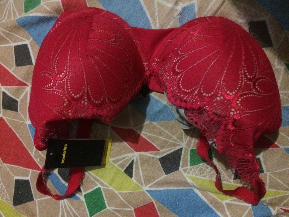 Продам бюстгальтер новый красный