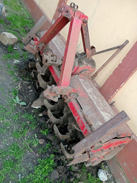 Vând tractor si utilaje agricole