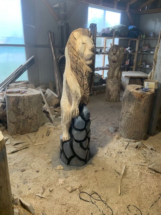 Confectionam o gama larga de sculpturi din lemn