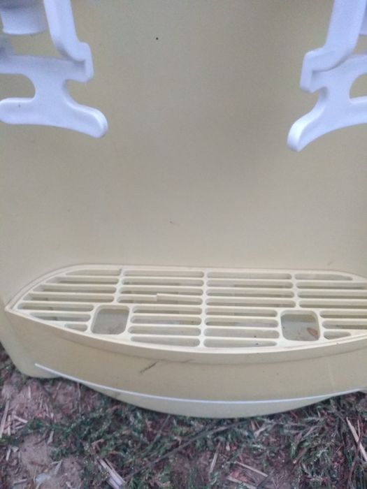 Деспенсер за вода .