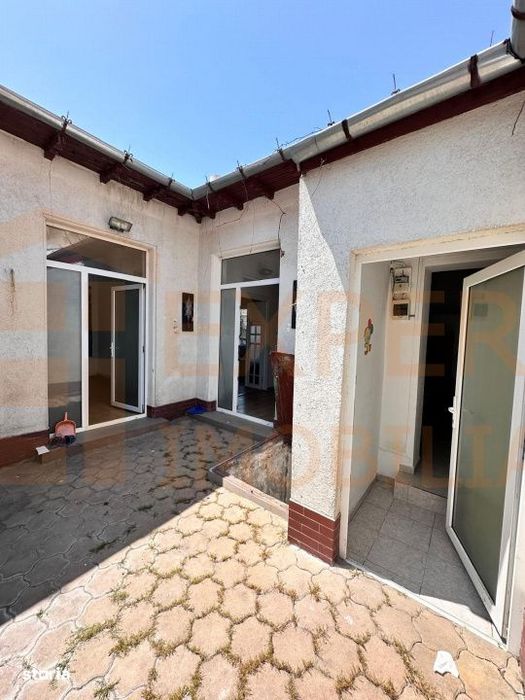 Proprietate 2 corpuri situata in zona Tomis I