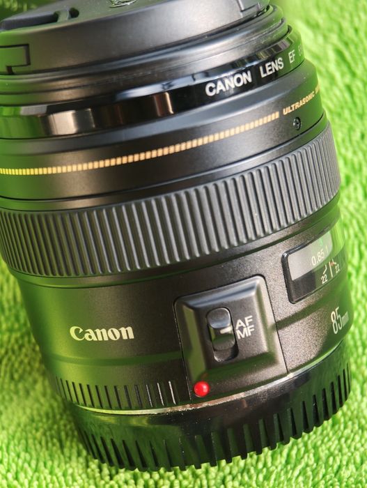 Canon EF 85mm f/1.8