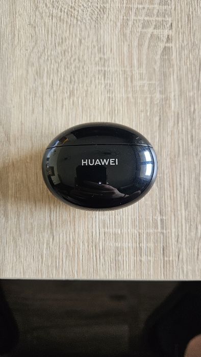 Huawei FreeBuds.