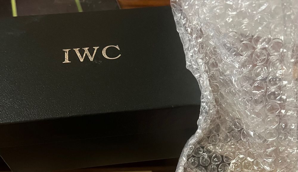 Прекрасен чисто нов часовник