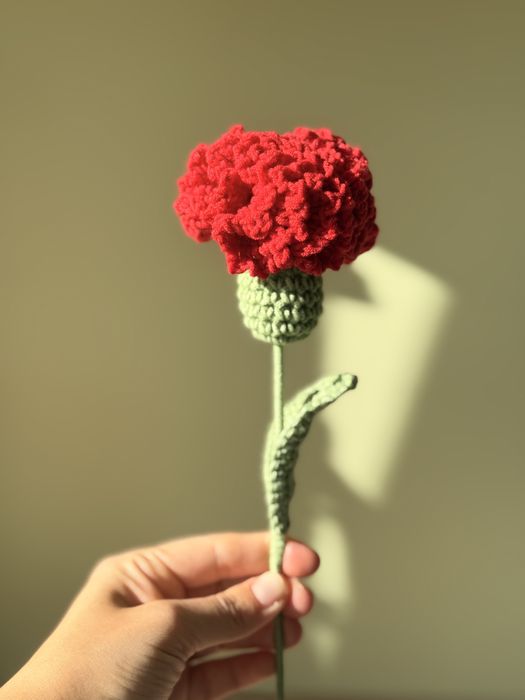 Букет от плетени цветя, подарък за празник