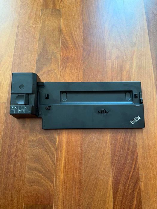 ThinkPad Pro Docking Station (40AH) + оригинално зарядно 135w