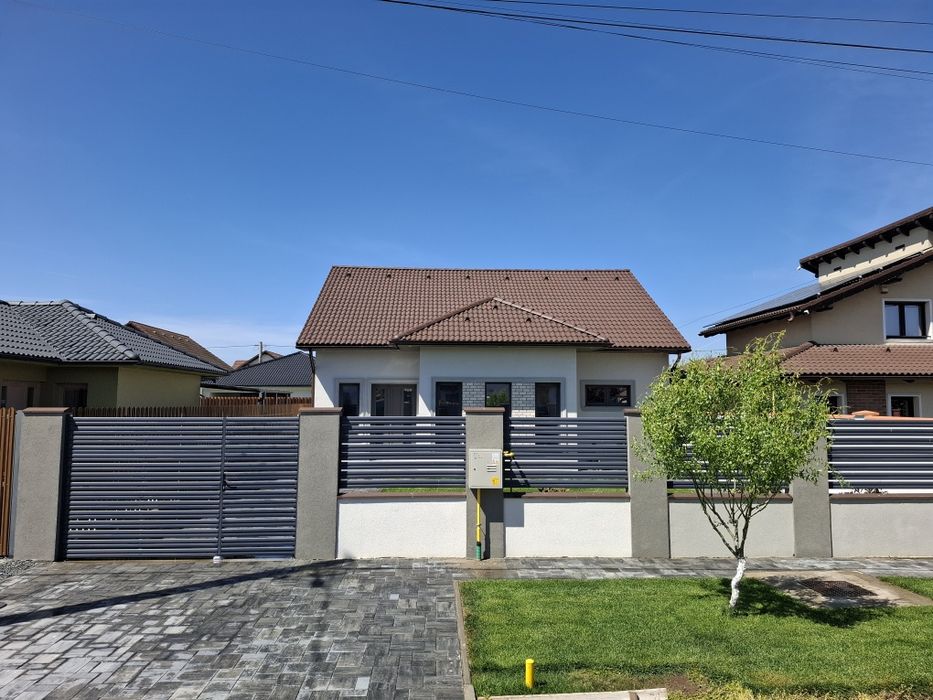 Inchiriez casa in Livada