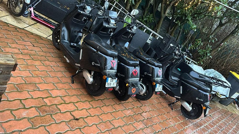 Vând scutere electrice de 50cc și 125cc