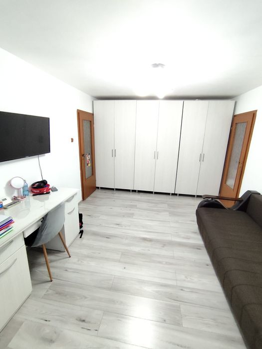 2 camere semidecomandat, Craiovita Noua, zona Materna