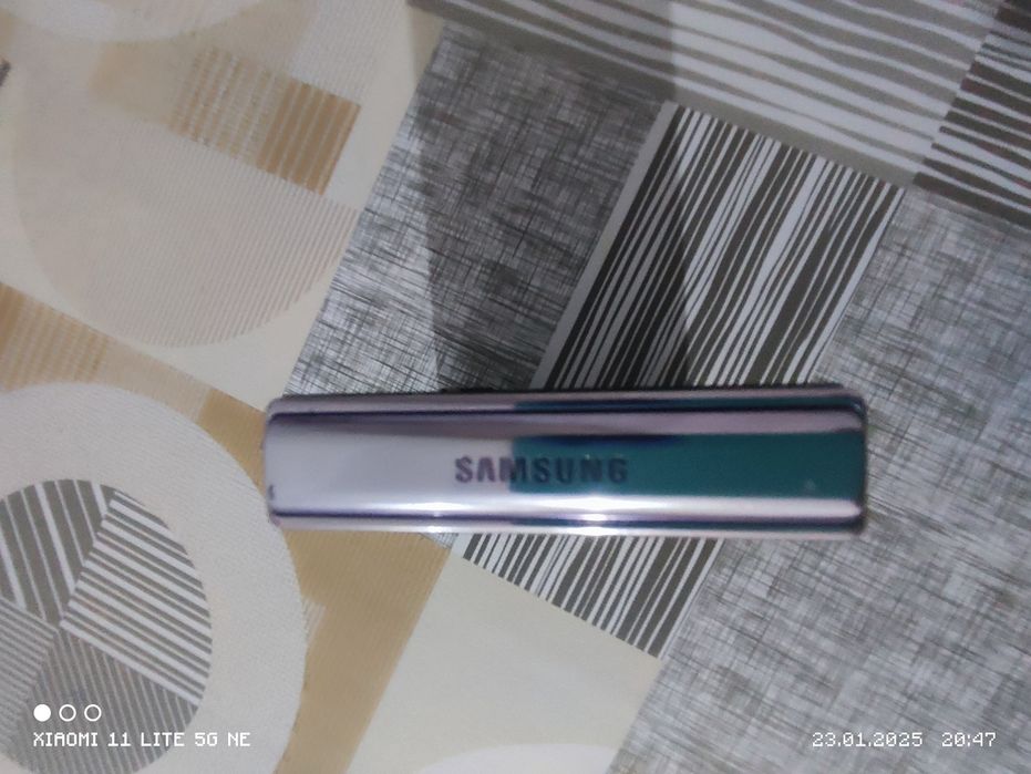 Самсунг з флип 4