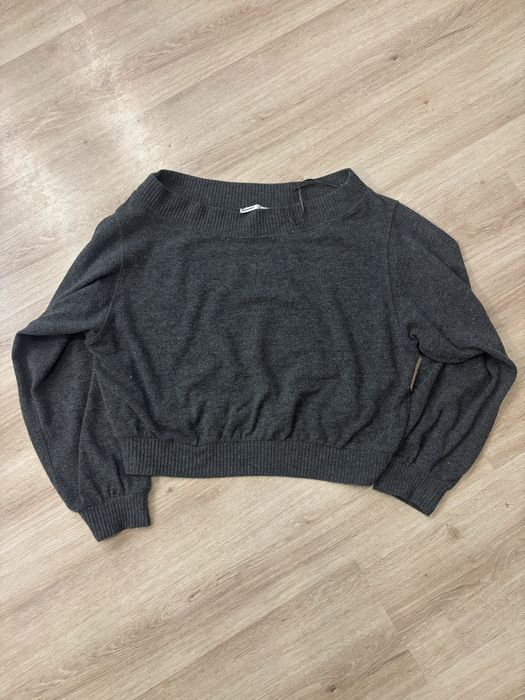 Off the shoulder пуловер
