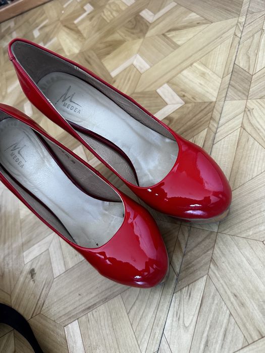 Красные каблуки