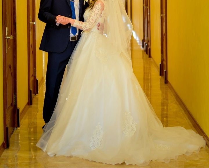 Продам свадебное платье , размер 38-42