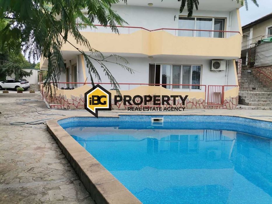 Просторен едностаен с голяма тераса