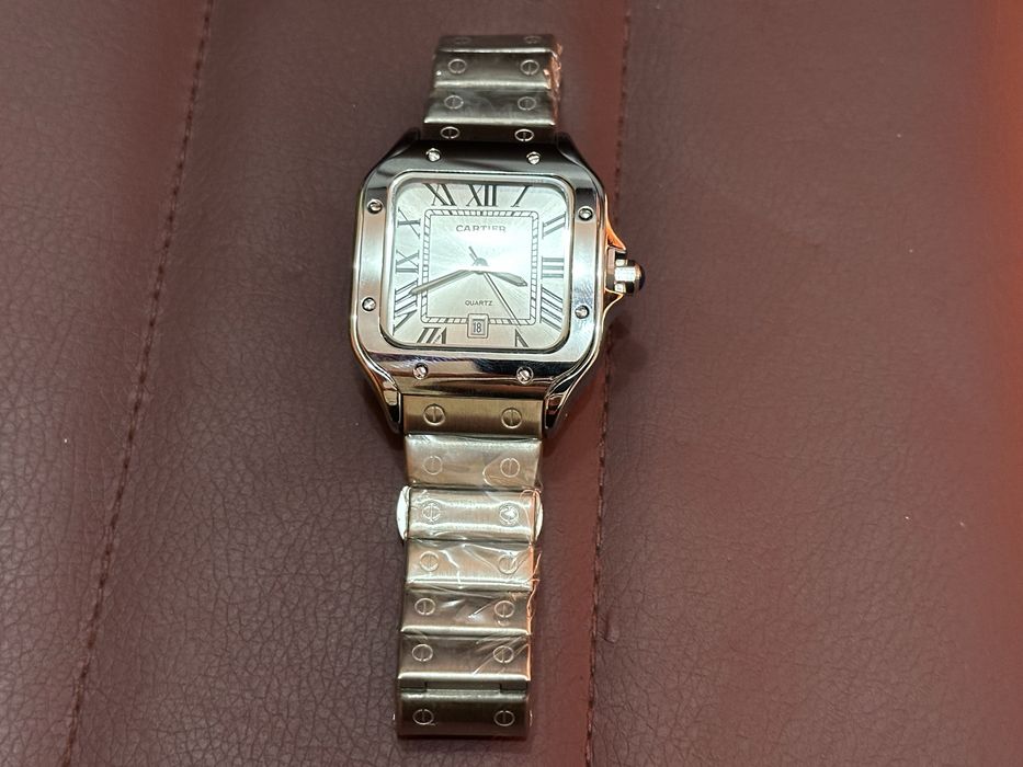 Нов Часовник Cartier Santos XL в Сив цвят
