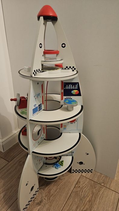 Космически кораб детска дървена играчка
Детска дървена играчка