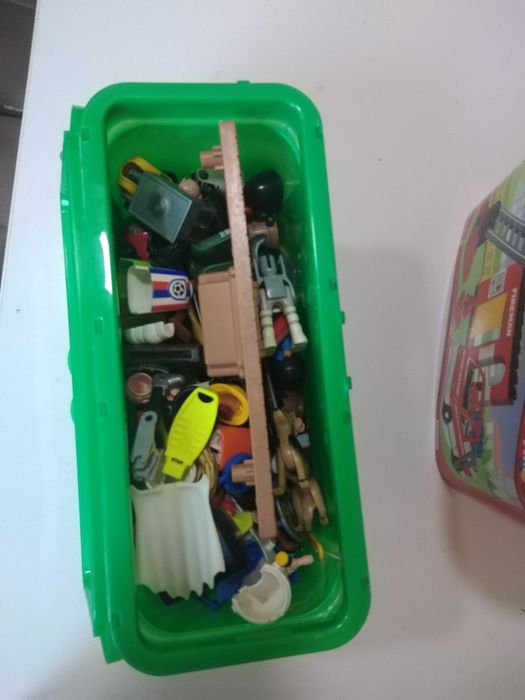 Vând un kilogram de playmobil
