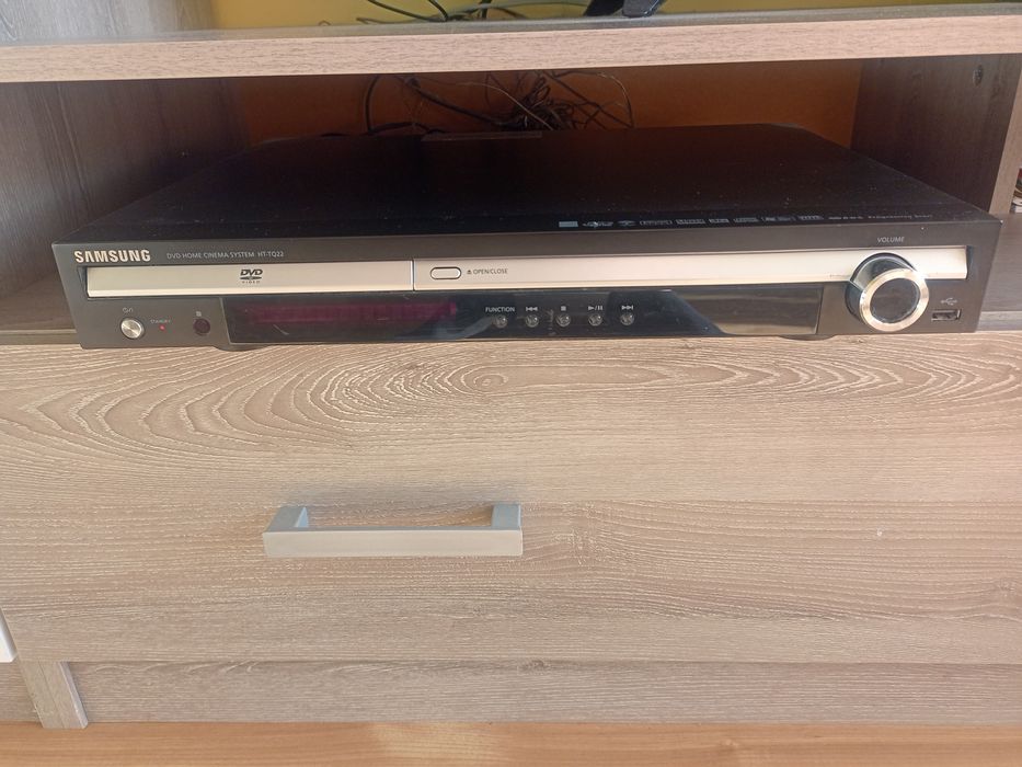 DVD Samsung (домашно кино) с пет тонколони и субуфер