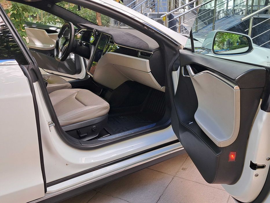Tesla Model S 90D Dual Motor, 2016г. (USA)