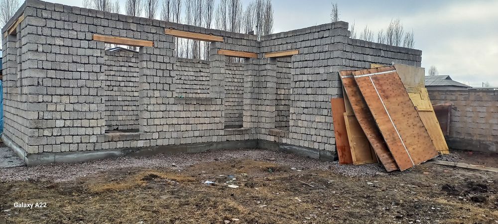 Hovli sotiladi 4 sotix