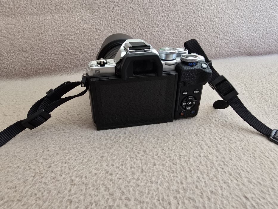 Mirrorless Olympus OM-D E-M10 Mark IV   NOU  cu obiectiv 14-140