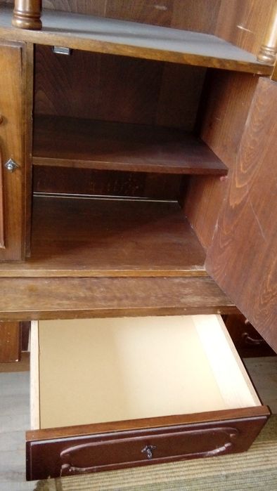Буфет горка витрина под старину румынский гарнитур