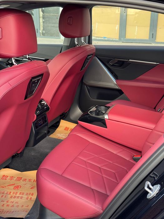BMW i5 35L M poket 2025 yil