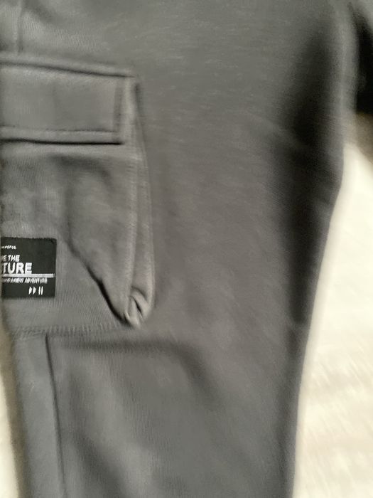 Карго ватиран панталон и бяла блуза ZARA