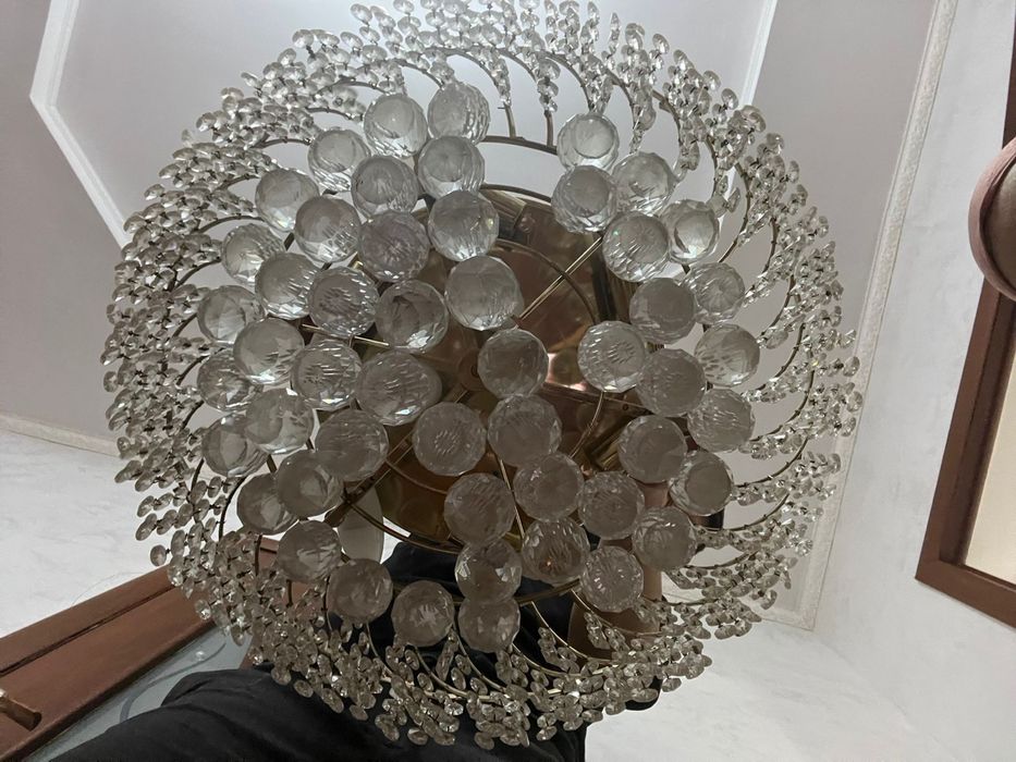 Люстра и только раковина