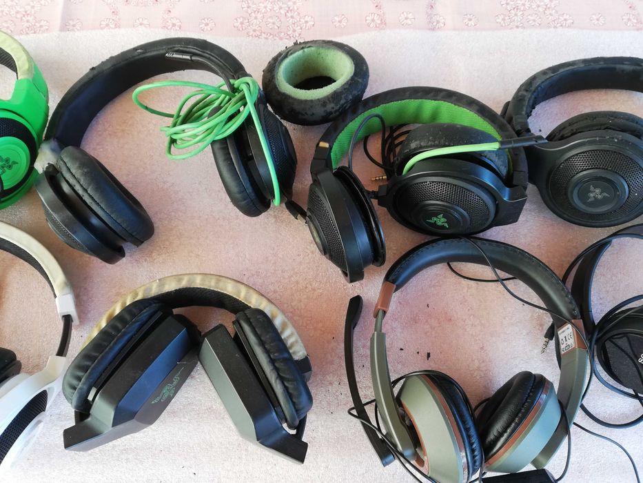 Разчистване голям Лот от 25 чифта слушалки Razer и Logitech
