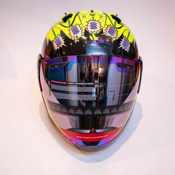 Каска за мотор пистов , скутер , ел. тротинетка др. ( Размер L 59-60 )