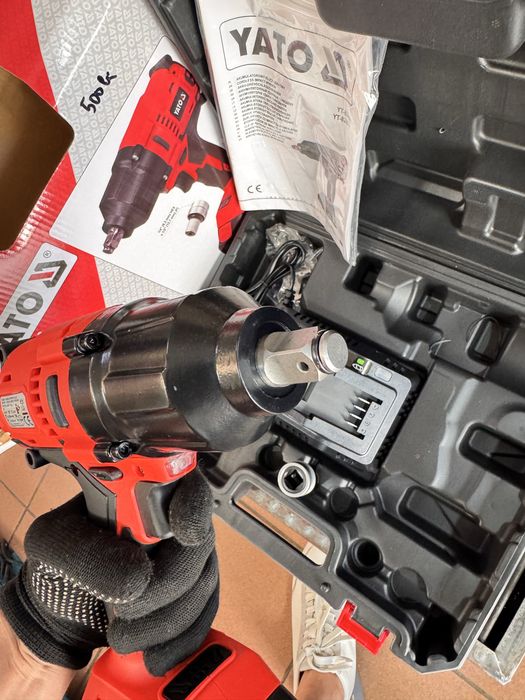 Pistol de Insurubat cu Impact YATO 1/2 700 Nm brushless