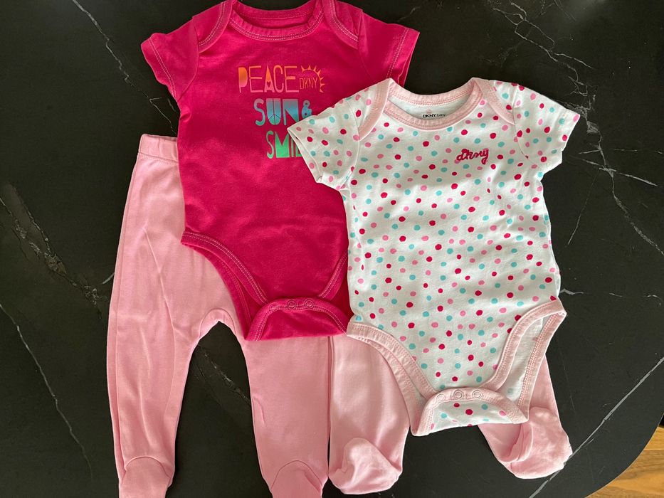 Бебешки комплект бодита DKNY