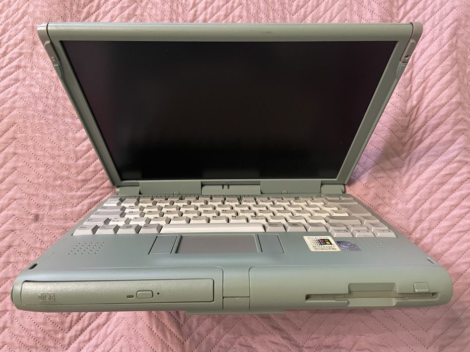 Laptop (Retro) Siemens Nixdorf Scenic Mobile 710 (Defect - pentru colecționari)