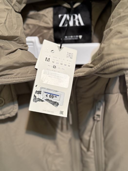 Geaca zara , marimea M , usoara si comoda - noua cu eticheta