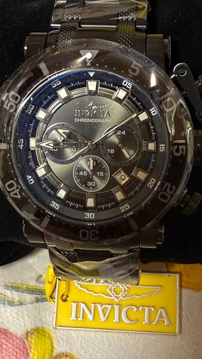 Ceas Invicta Coalition Forces nou la cutie cu tiple pe el