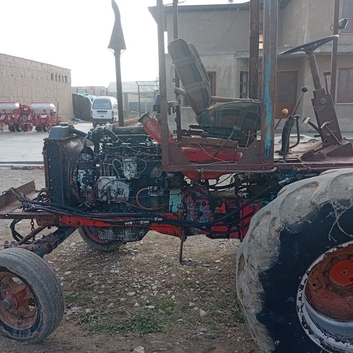 Traktor satiladi