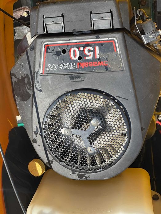 Tractoras de tuns iarba Yadman MTD kawasaki