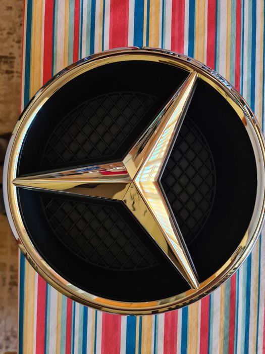 Лип вежди за мерцедес предна броня с 4 бр.лайсни,3D грил емблема