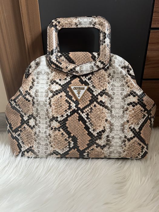 Нова чанта guess