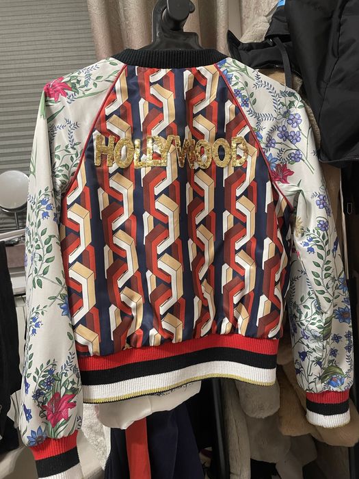 Пролетно цветно яке с ефектен надпис със златни паети