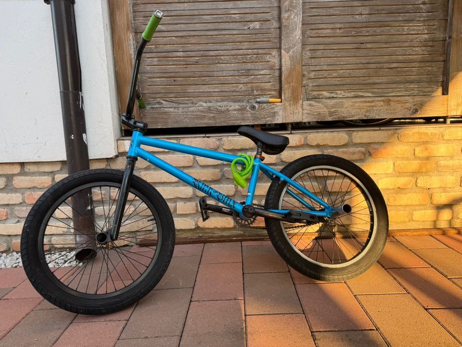Vând bicicletă BMX