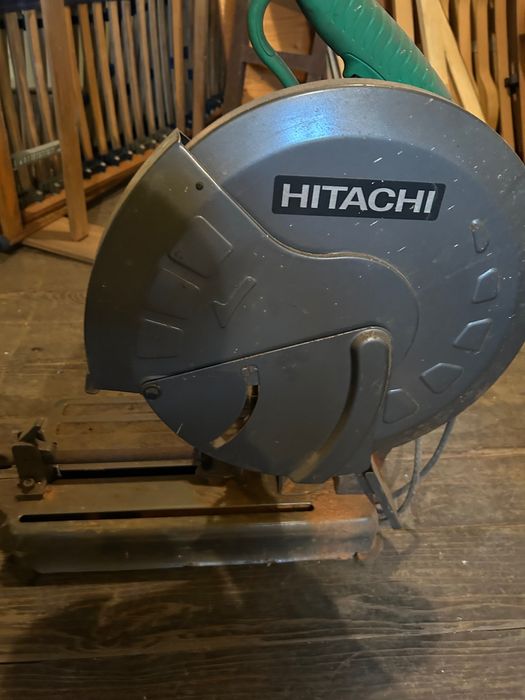 Debitor metale Hitachi