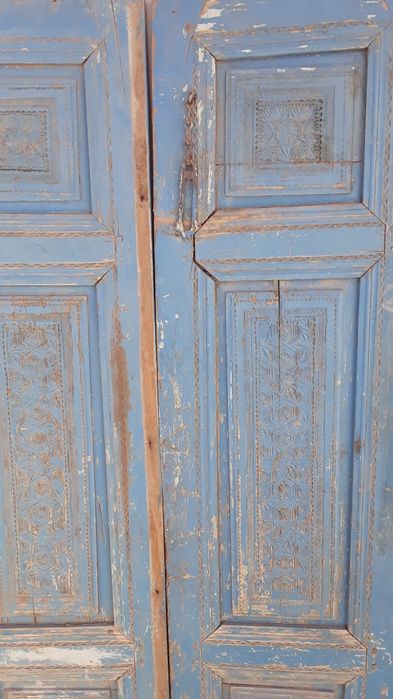 Продаётся двери с 200 летный давности. 2 ступорчитый.