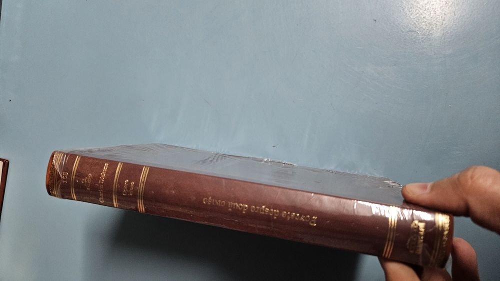 Poveste despre doua orase
Charles Dickens