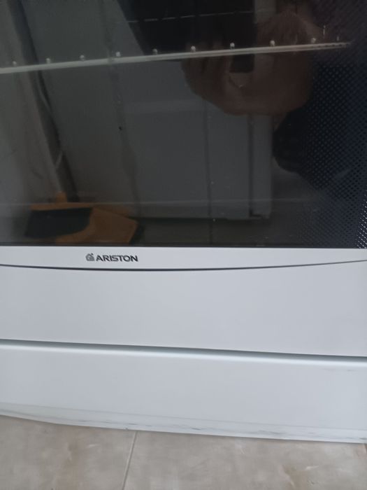 Готварска Печка Аристон на Ток и Газ + газова бутилка пълна 400лв