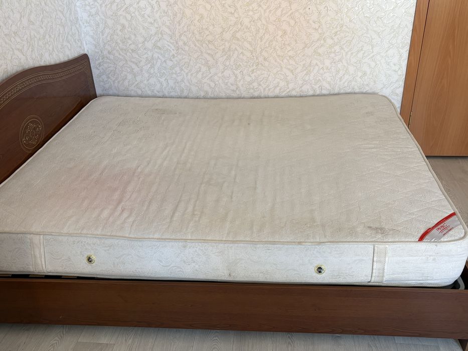 Кровать  + комод гарнитур продам