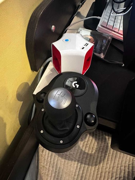 Logitech G29 с лост и приставка за F1