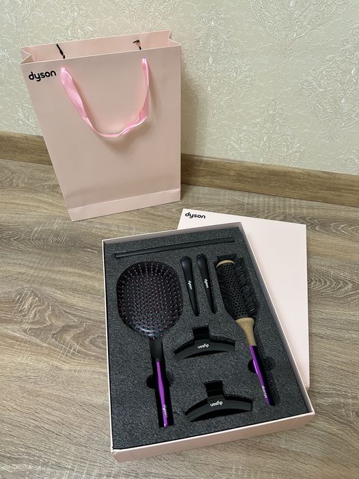 Продам набор расчесок расчески расческа Dyson